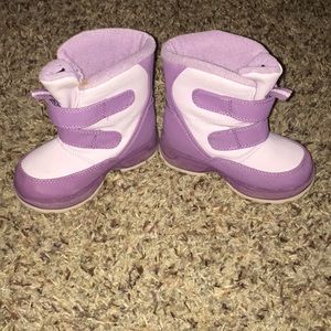 Snow boots size 9